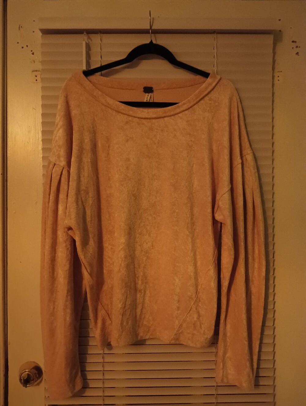 Free People "Milan" crushed velvet sweatshirt Pink Blush Size large